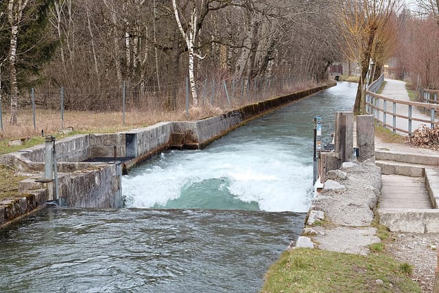 Almwelle surf break, Salzburg, Austria