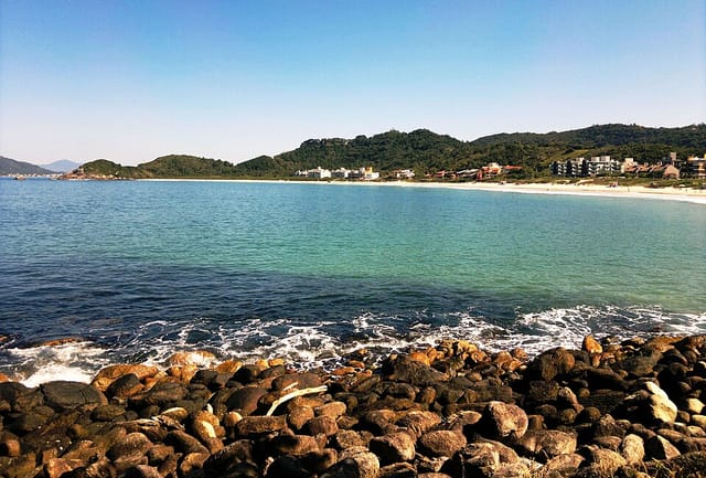 Pico de surf Quatro Ilhas, Santa Catarina, Brasil