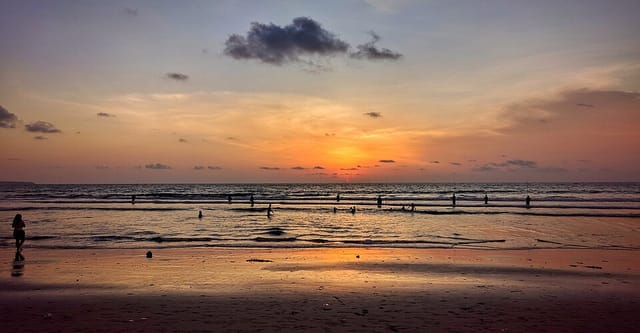 Pico de surf Legian Beach, Bali, Indonésia