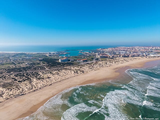 Praia da Baía surf break, Praia da Baía